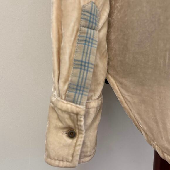 Holding Horses Velvet Button
Up Shirt Sz XS Beige Silk Blend Long Sleeve Blouse - Picture 8 of 10